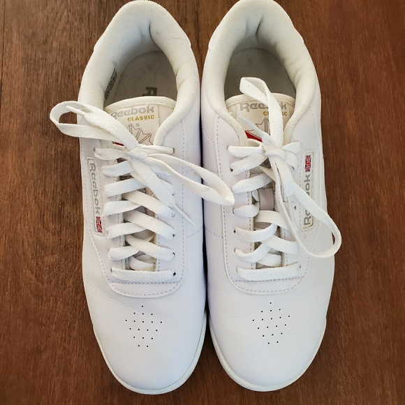 Reebok Shoes - Reebok Classic Size 7.5